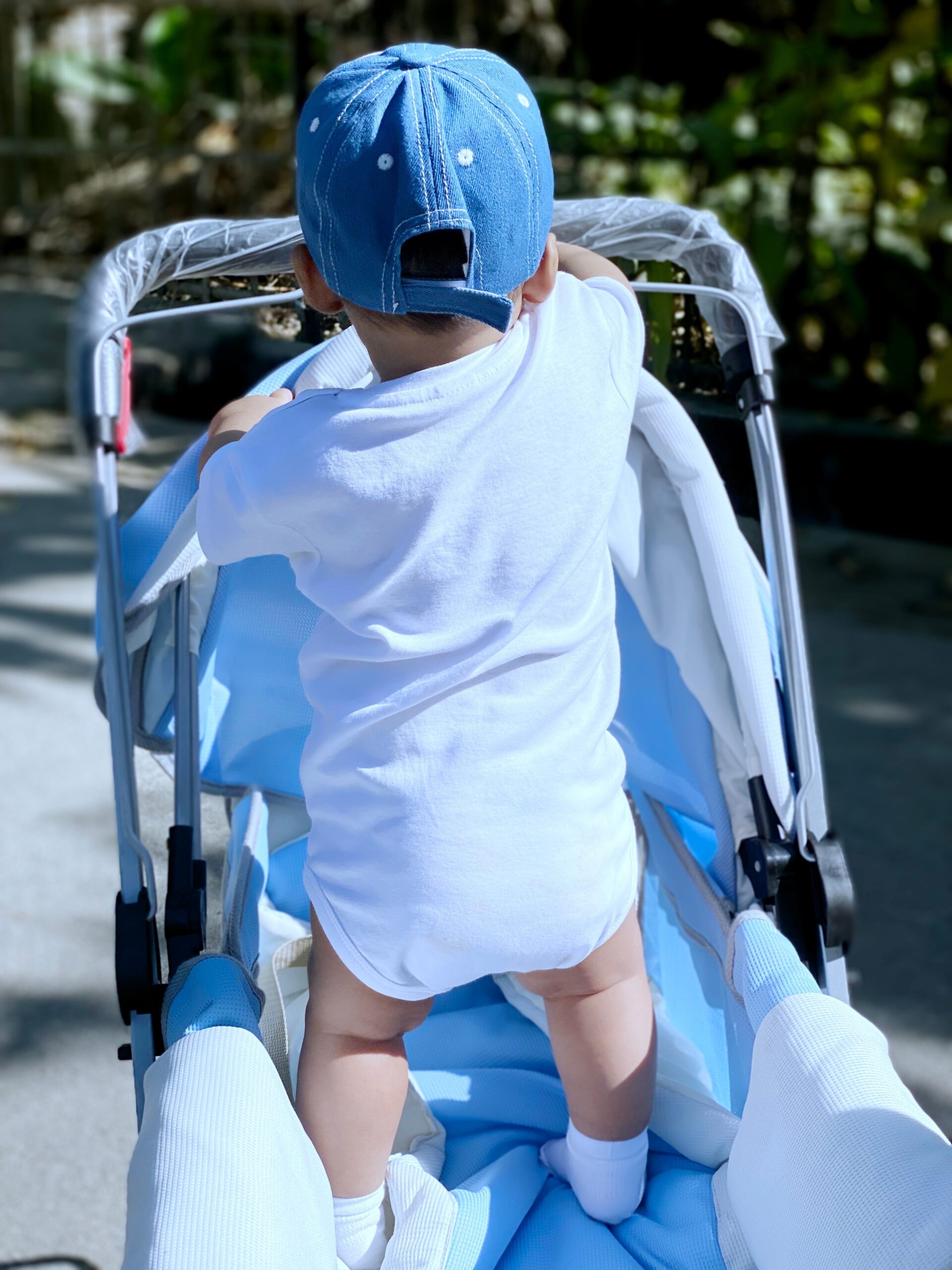 Poussette réversible (face parent / face monde) : à partir de quel âge la retourner ?