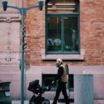Le pliage automatique à une main : gadget ou véritable indispensable urbain ?