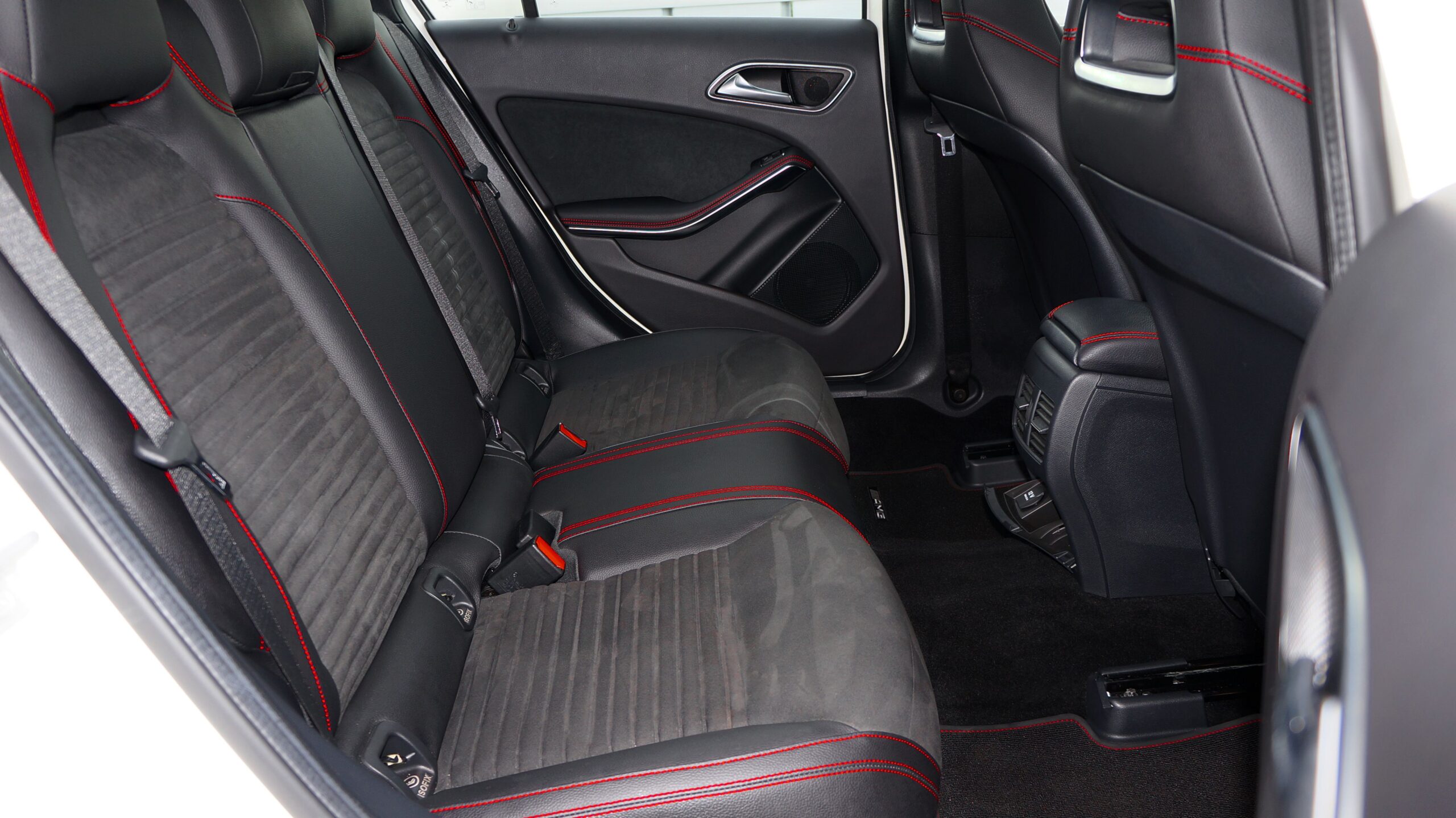 La base Isofix est-elle indispensable sur un trio ?